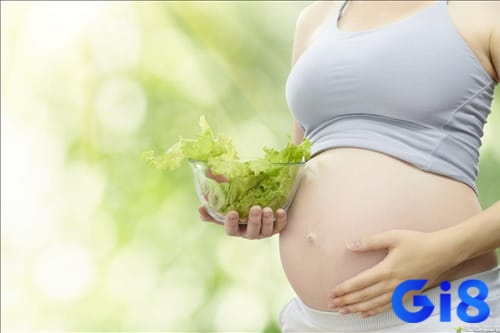 Mơ người cùng giới có bầu phản ánh cảm giác về vai trò nuôi dưỡng, chăm sóc